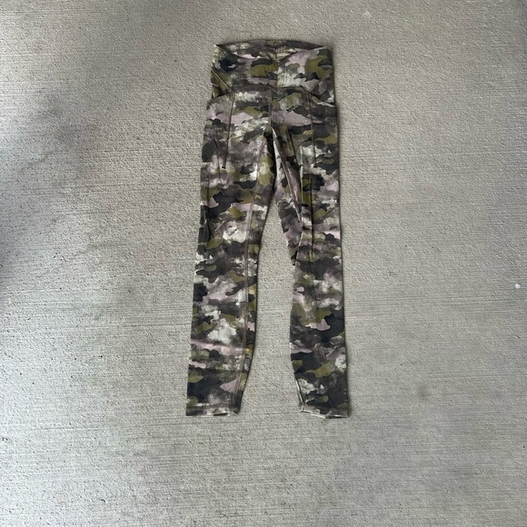 lululemon athletica Pants - Lululemon Power Thru High Rise Tight 25" Camo Leggings Womens Size 2